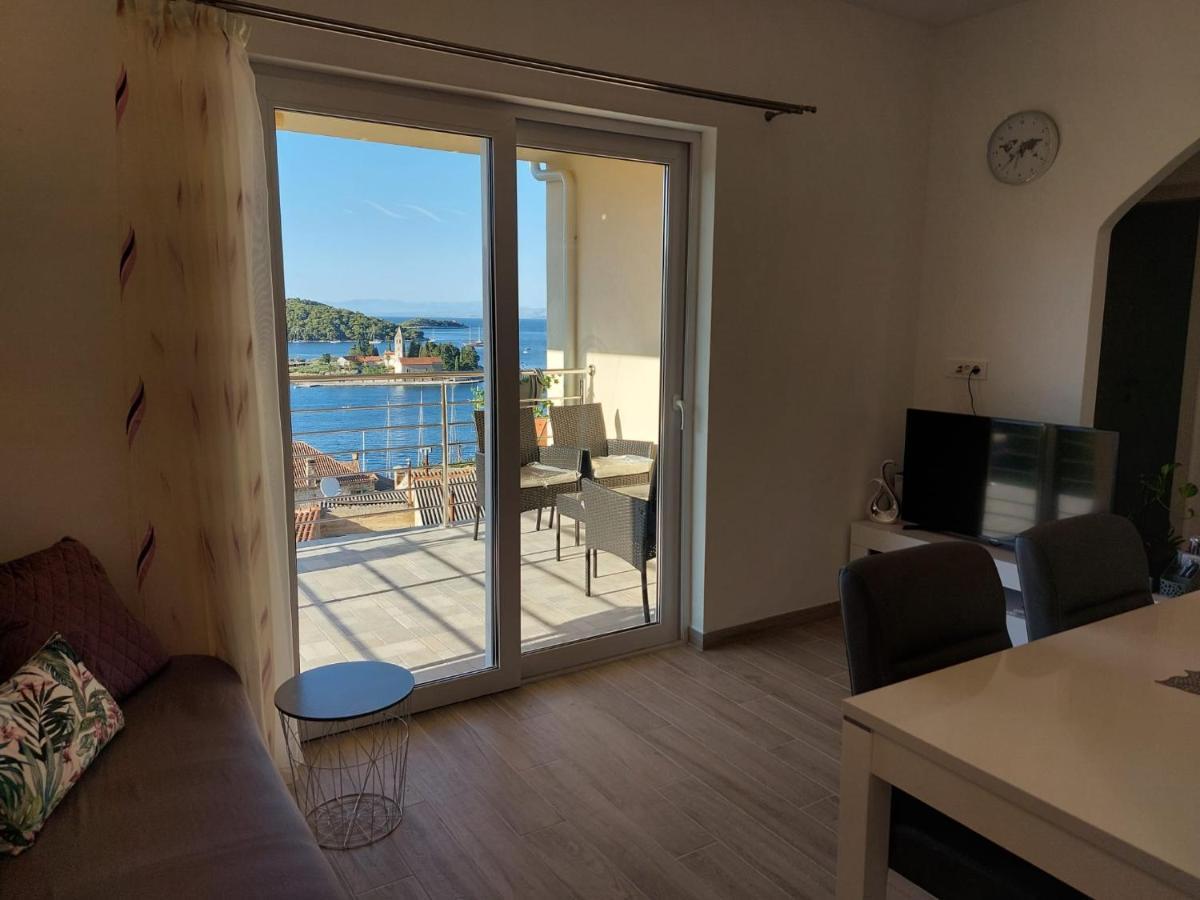 Holiday Home Kate Vis Exterior photo